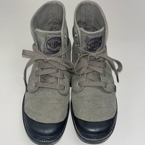 Palladium Men’s lace up boots size 7 1/2 in Army green with black soles